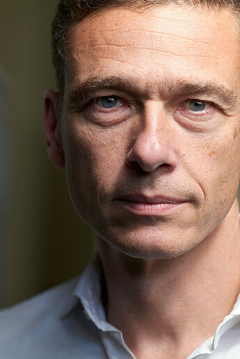  Peter Vajkoczy