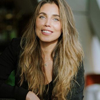  Zeinab Hashmat-Pache